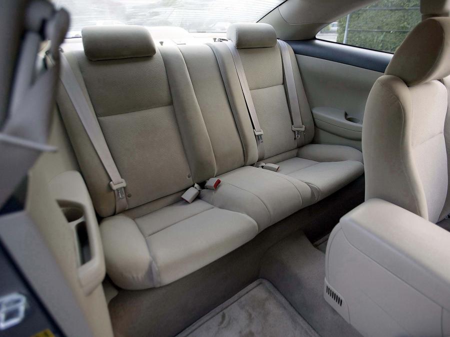 Интерьер Toyota Camry Solara Coupe 2004 года  (фото 15 из 36)